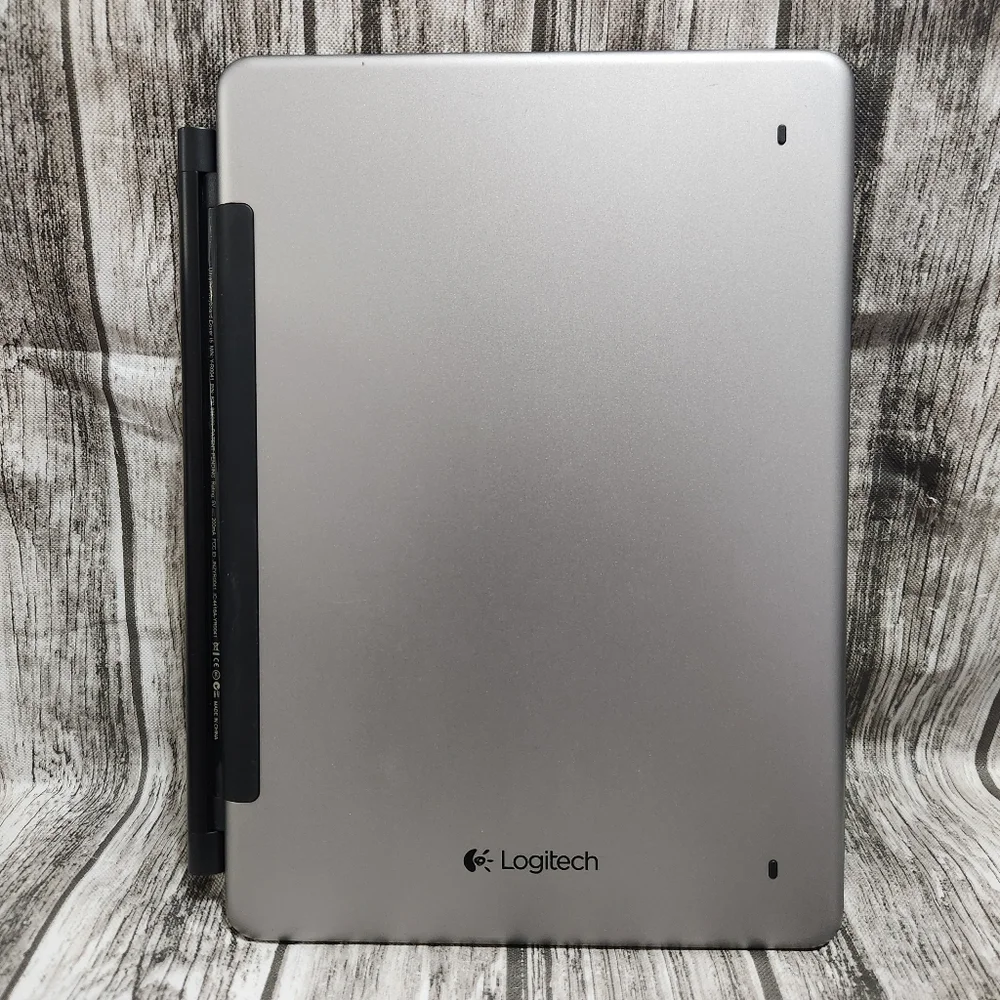 Logitech ultra thin Bluetooth keyboard cover